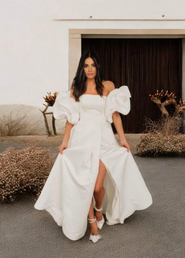 Hasított egyenes menyasszonyi ruha Hasított egyenes menyasszonyi ruha