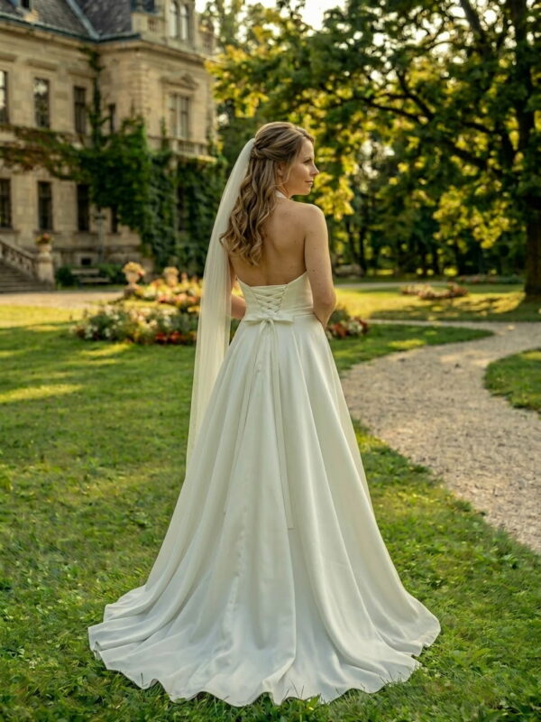 Halter-nyakú elegáns szatén A-vonalú menyasszonyi ruha Halter-nyakú elegáns szatén A-vonalú menyasszonyi ruha