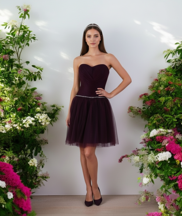 Rövid lila árnyalatú alkalmi ruha