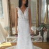 Fehér vállpántos, leveles, karcsúsított menyasszonyi ruha 1