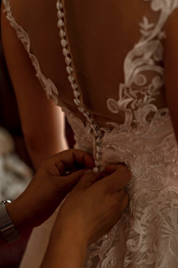 nude csipke menyasszonyi ruha
