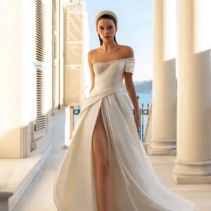 Hasított-tört-fehér-szatén-menyasszonyi-ruha-1