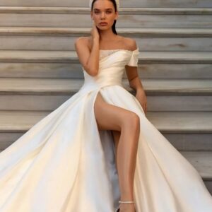 Hasított-tört-fehér-szatén-menyasszonyi-ruha-1