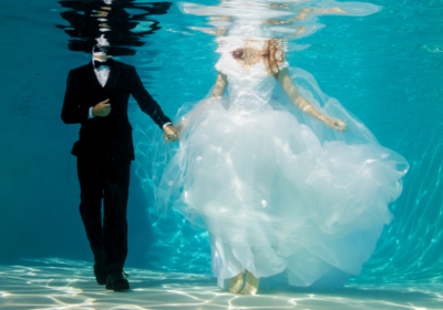kreatív vízalatti esküvői fotó