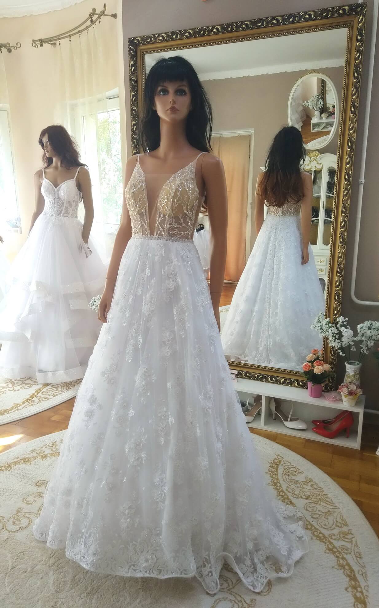 Arany csillámló felsős fehér csipke menyasszonyi ruha