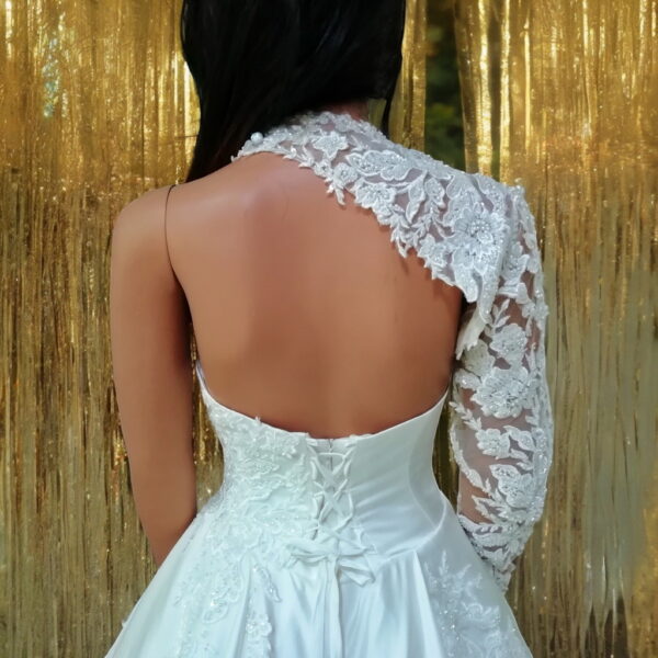 2 részes csipke nyakú félvállas szatén menyasszonyi ruha
