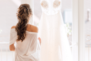 Mit viselj esküvői ruha alatt?