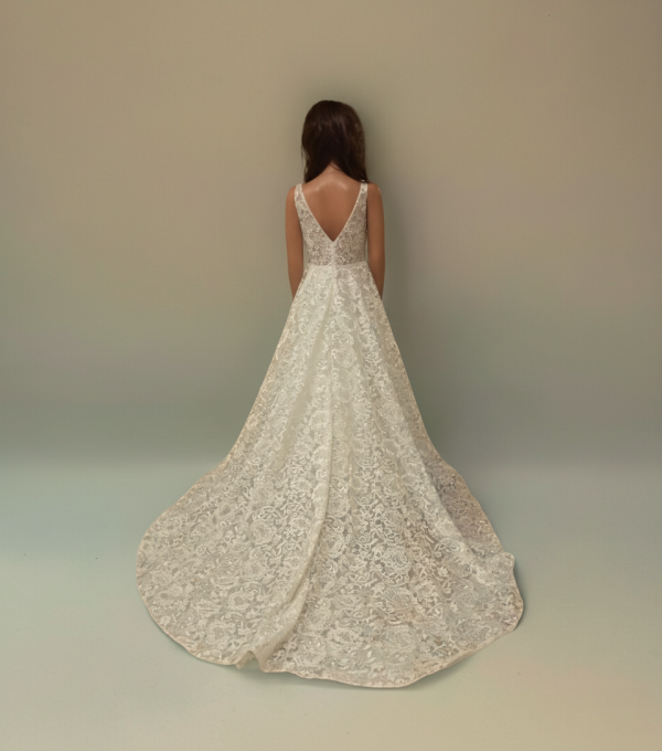 Cappuccino színű csipke menyasszonyi ruha