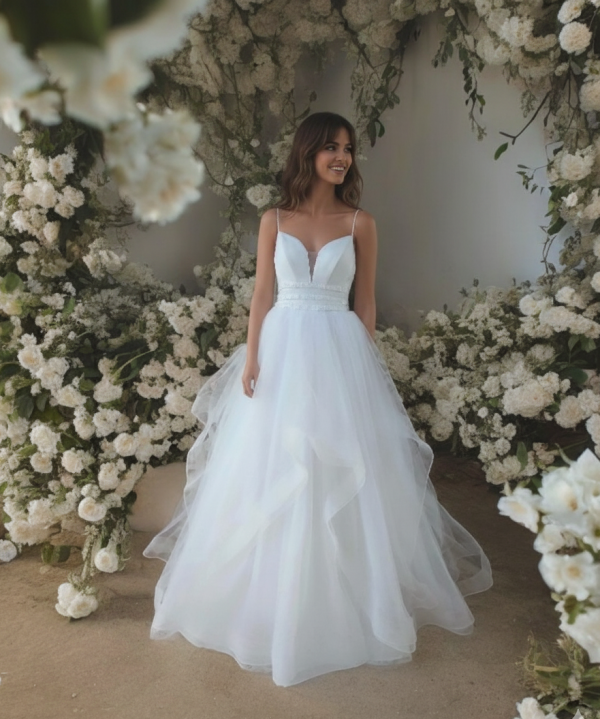 Hófehér hullámos vállpántos menyasszonyi ruha