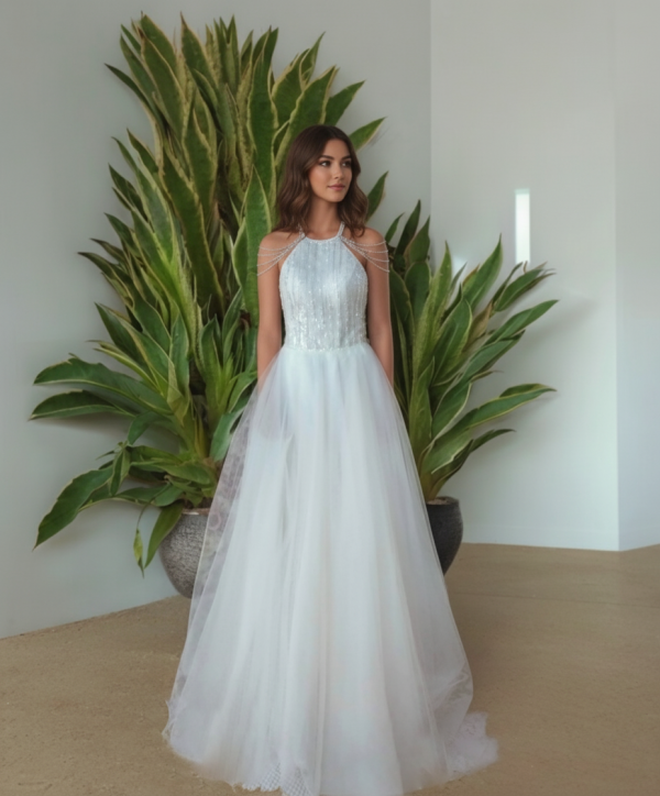 Tört fehér lágy esésű zárt nyakú esküvői ruha