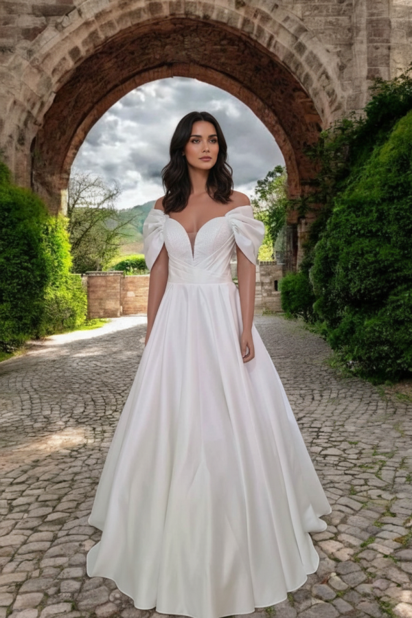 Ejtett vállas szatén esküvői ruha