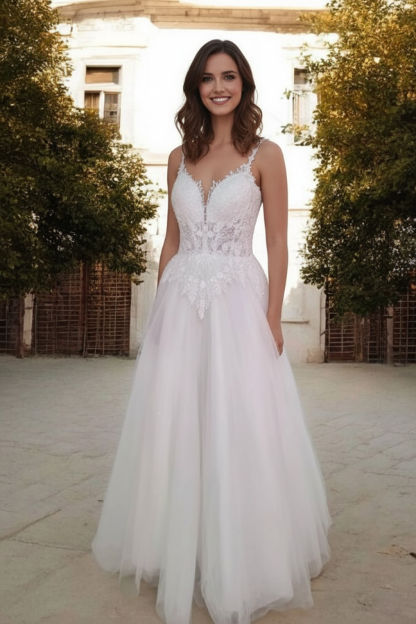 Tört fehér vállpántos tüll menyasszonyi ruha