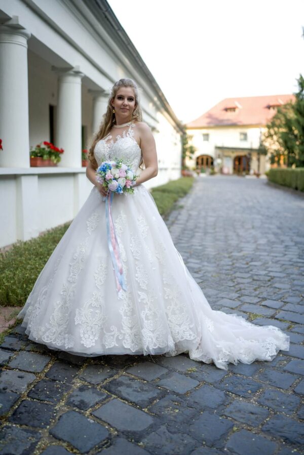 púder színű csipkés A vonalú menyasszonyi ruha 3