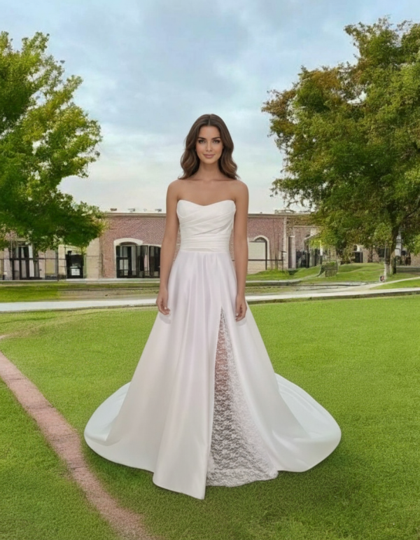 Hasított csipke betétes szatén menyasszonyi ruha