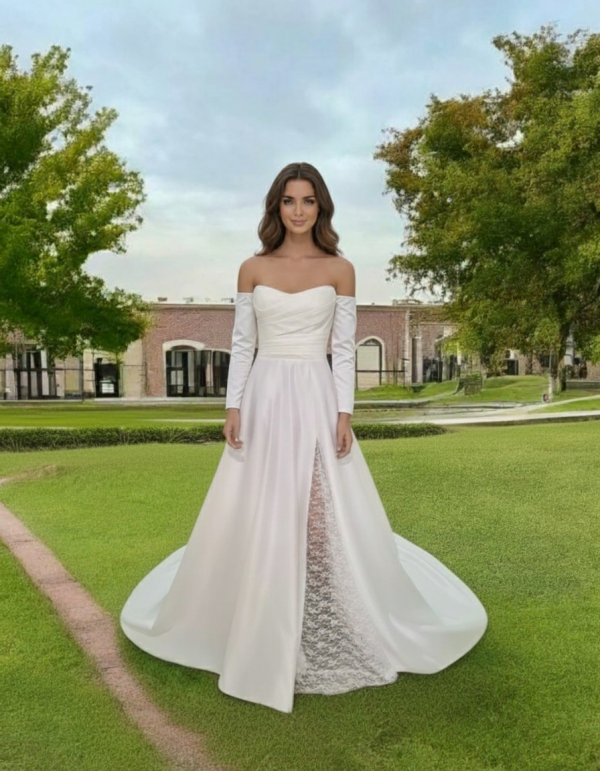 Hasított csipke betétes szatén menyasszonyi ruha