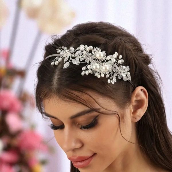 Köves, gyöngyös menyasszonyi hajráf.