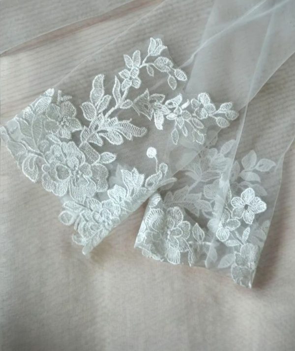 Hosszú csipkés menyasszonyi kesztyű