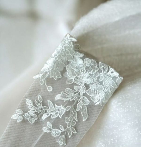 Hosszú csipkés menyasszonyi kesztyű