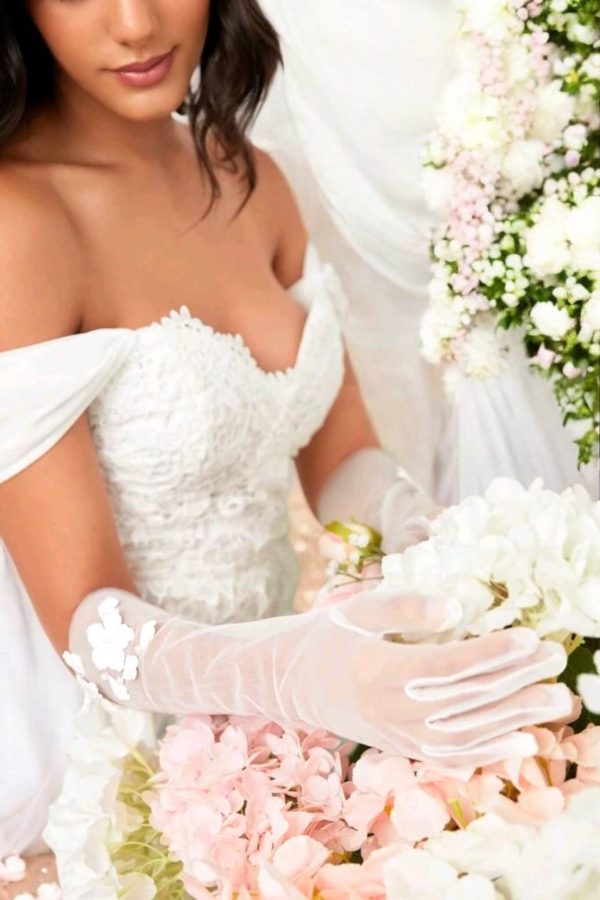 Virágos menyasszonyi kesztyű