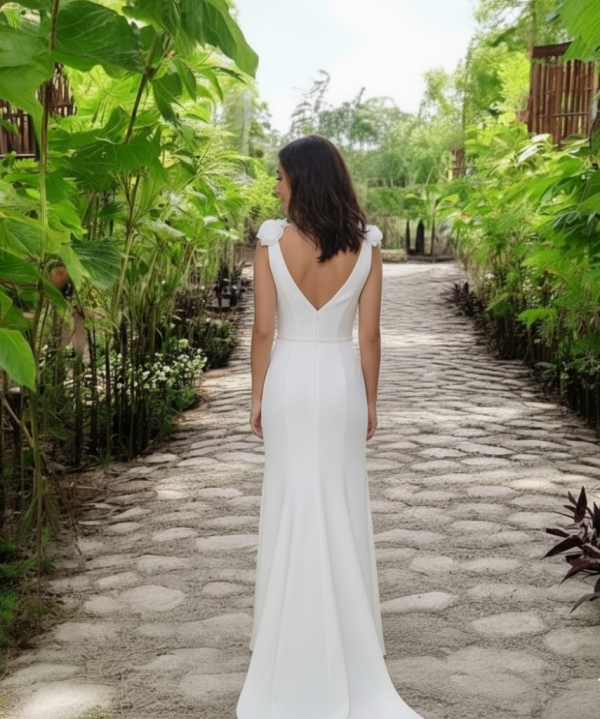 Modern nőies és elegáns menyasszonyi ruha