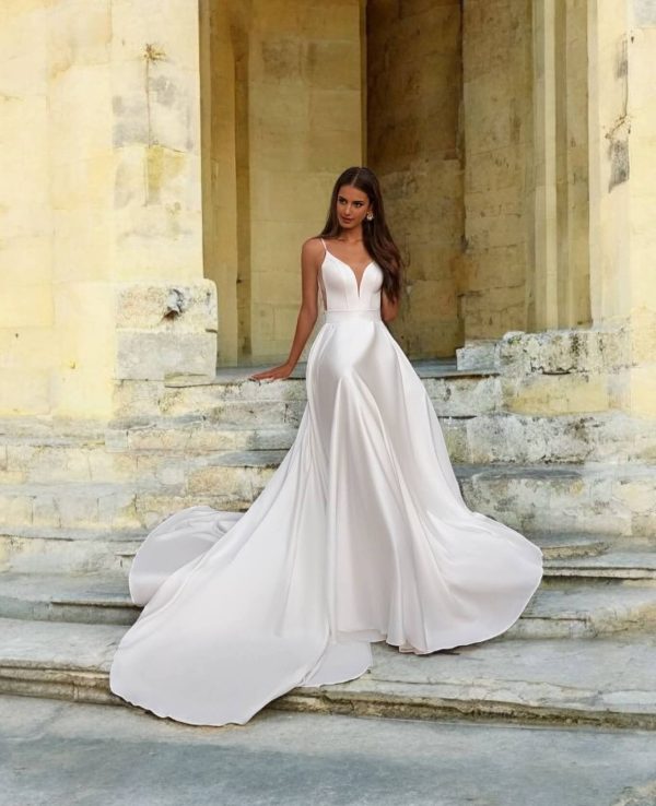 Szatén menyasszonyi ruha zsebekkel