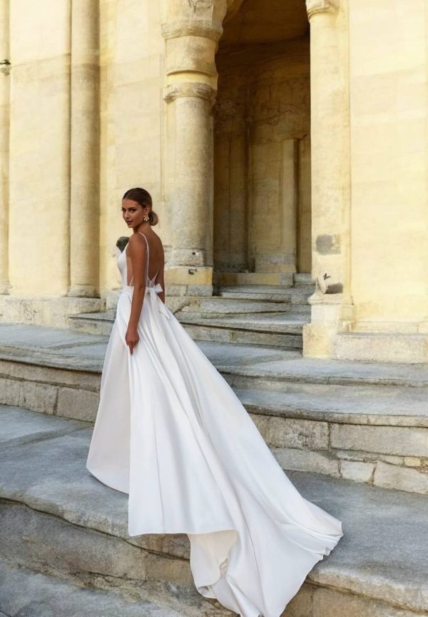 Szatén menyasszonyi ruha zsebekkel