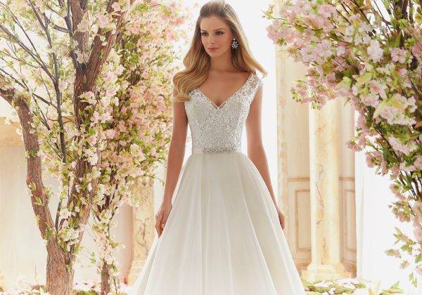 tört fehér menyasszonyi ruha